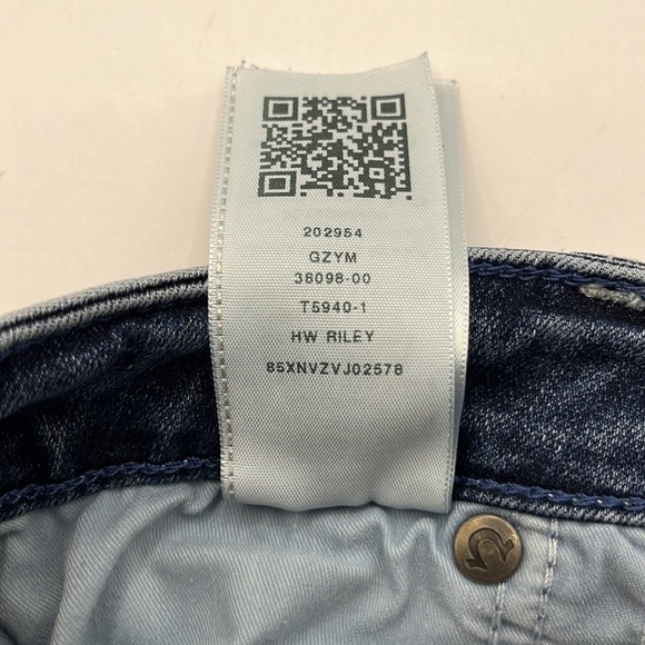 True Religion Riley Knee Shorts Size 25W - Picture 13 of 16